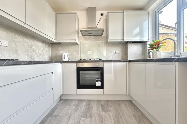 30, Woodcroft Crescent, Uxbridge photo 4
