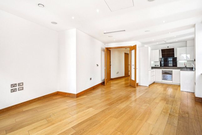 Flat 3, 7, Ludgate Broadway, London photo 2