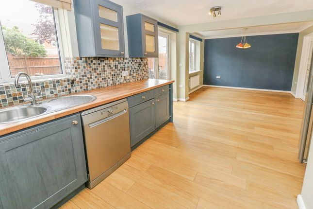 5, Brudenell Close, Rugby photo 4