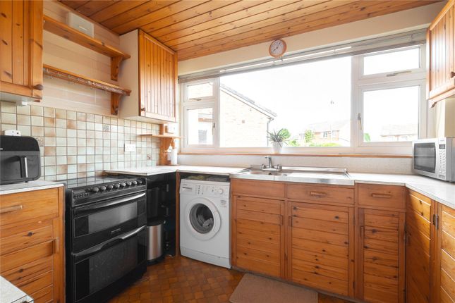14, Far Croft, Huddersfield photo 2