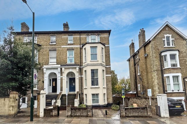 4-bed flat on Flat 4, Surrey, £500,000