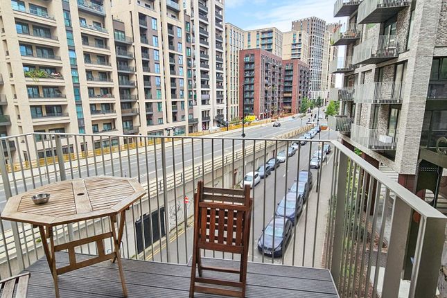 306, 6, Caxton Street North, London photo 5