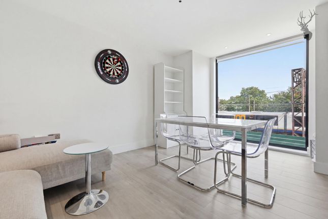 Flat 2, 12 Cart Lane, London photo 4