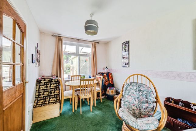 285, Penhill Drive, Swindon photo 5