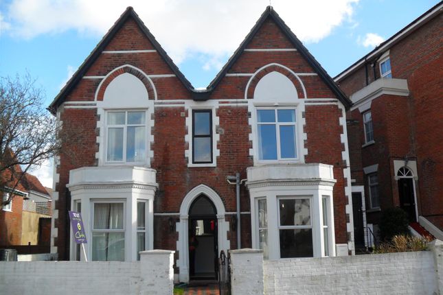 Flat to rent in Kenilworth Road, Southsea