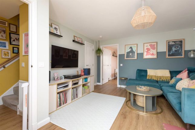 6 Lochiel Crossway, Burdiehouse Edinburgh photo 4