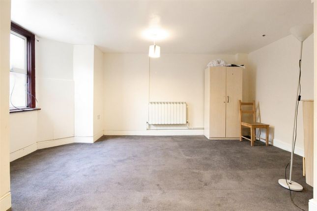 21, Verulam Avenue, London photo 5