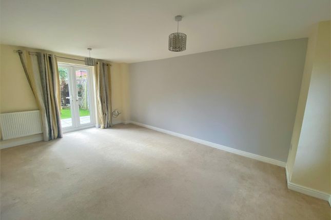 2, Highgrove Crescent, Polegate photo 4