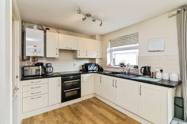 37, Herons Close, Lowestoft photo 4