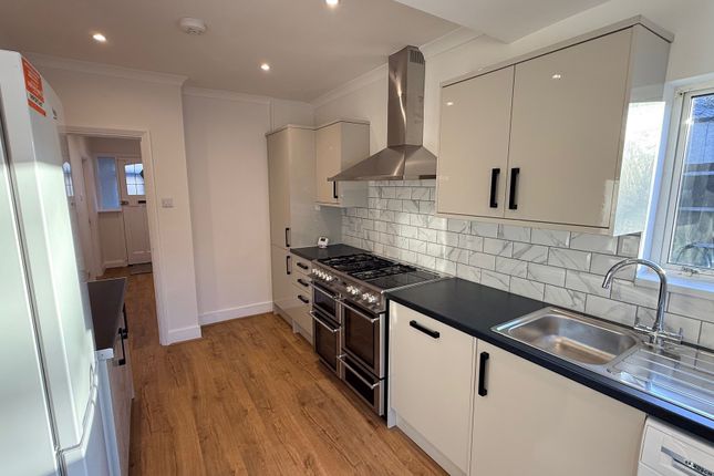 4-bed house on 2, Woodford Green, £2,800/mo