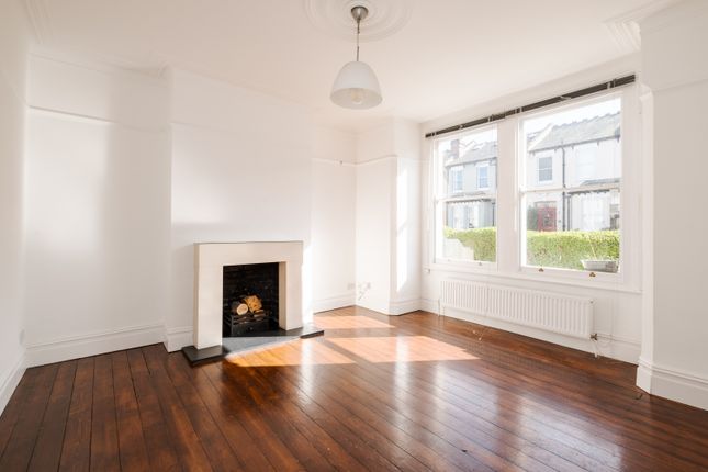 24, Coldfall Avenue, London photo 2