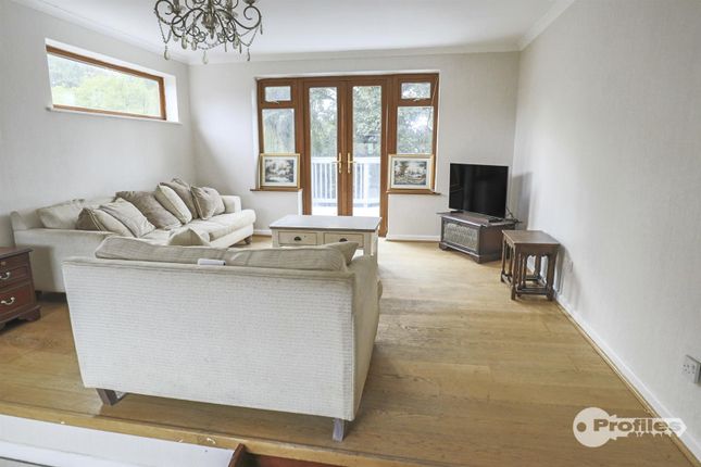 34, Denis Road, Burbage photo 2