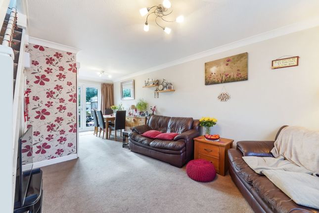 11, Hunting Gate Drive, Chessington photo 2