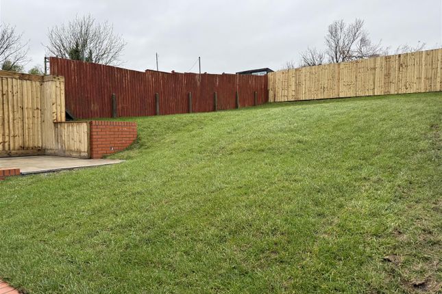 17, Brynmefys, Llanelli photo 2