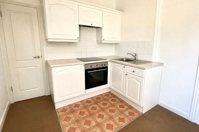 Flat 5, 21 Sandringham Gardens, Paignton photo 2