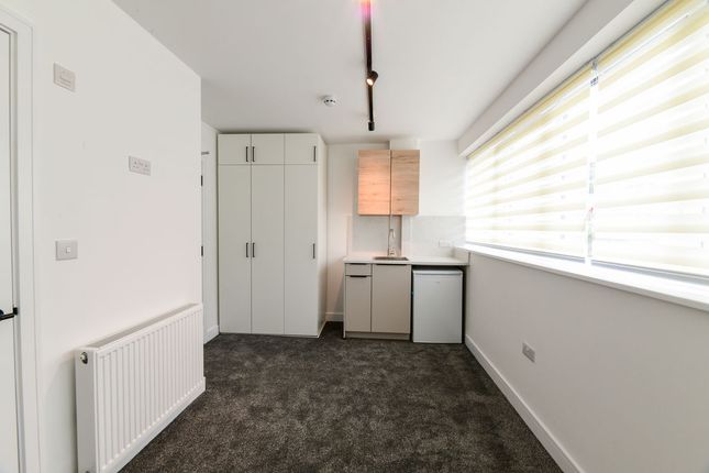4-FFR-72, Albert Drive, London photo 4