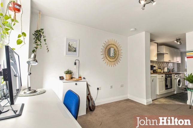 GFF, 37, Coombe Terrace, Brighton photo 4