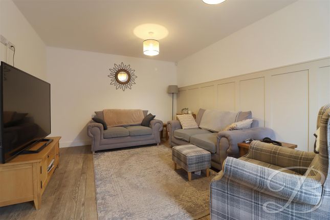 9, Harewood Close, Chesterfield photo 3