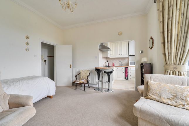 Flat 2, 70, Lower Oldfield Park, Somerset photo 4