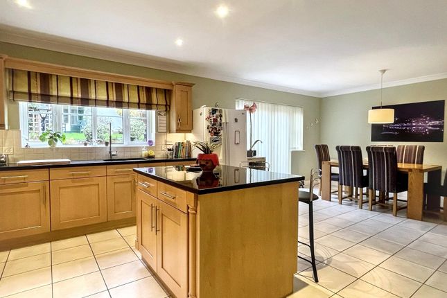 16, Observatory Field, Winscombe photo 4