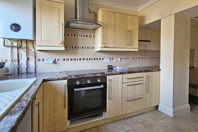 18, Raymond Road, Redruth photo 3