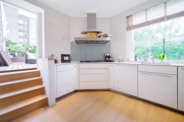 Flat to rent in Holland Park, London