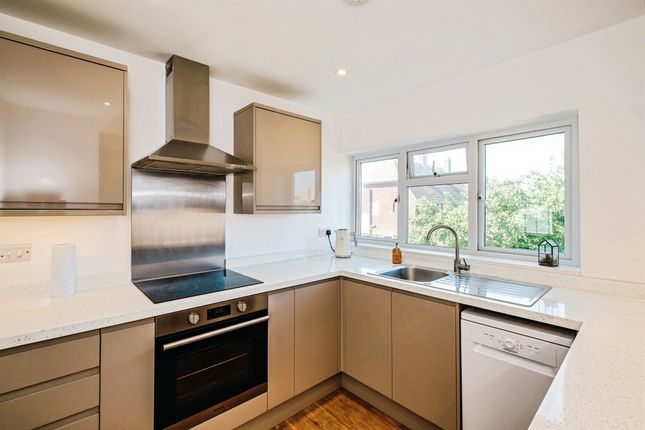 Flat 6, St Bernards Court, Sompting Road, Lancing photo 4