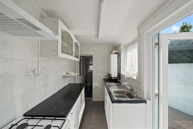 56, Whitehorse Lane, London photo 4