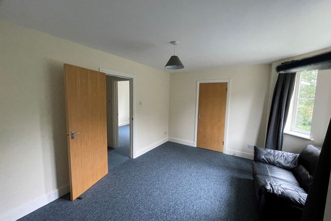 13 Park House, Green Lane, Horley photo 4