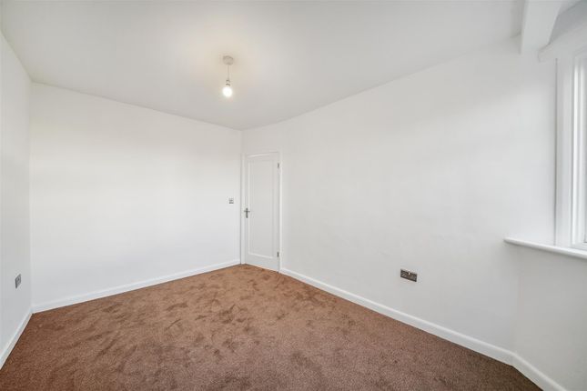 Maisonette to rent in Elmcroft Close, Feltham