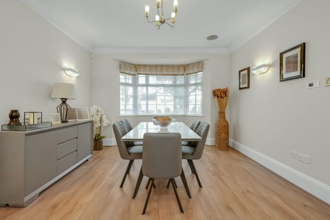 11, Jennings Close, Surbiton photo 4