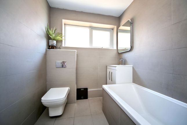 5 Teal Close, Wigan photo 4