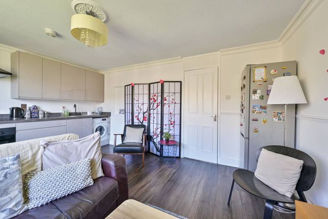 Dowdeswell Close, East Sheen photo 4