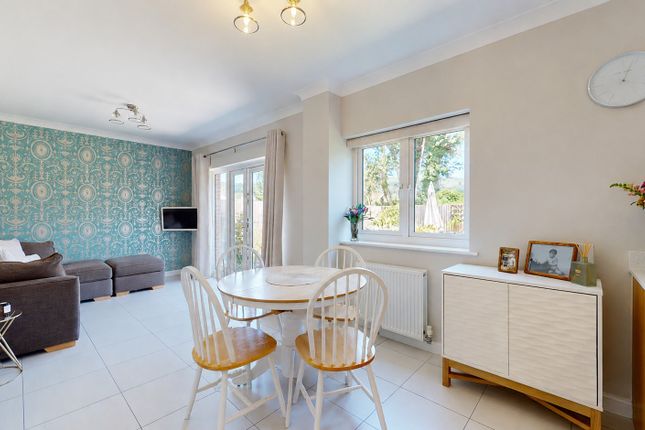 80, Alexon Way, Pontypridd photo 4