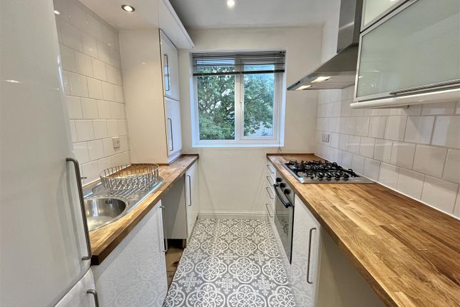 Millersdale Court, Glossop photo 3