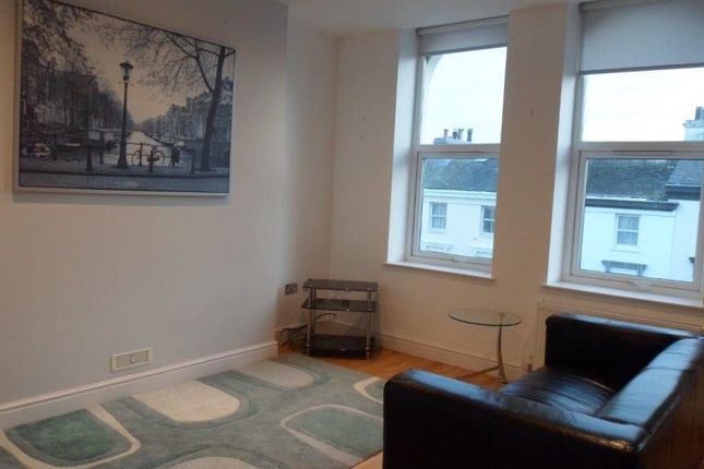 Flat 3-32 Christian Road photo 2