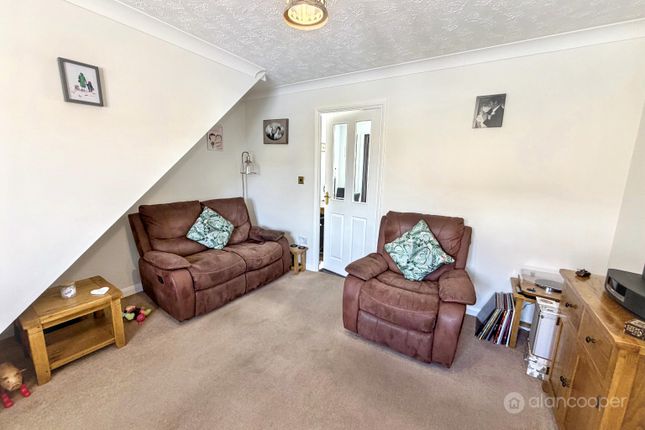 17 Bronze Close, Nuneaton, Warwickshire photo 4