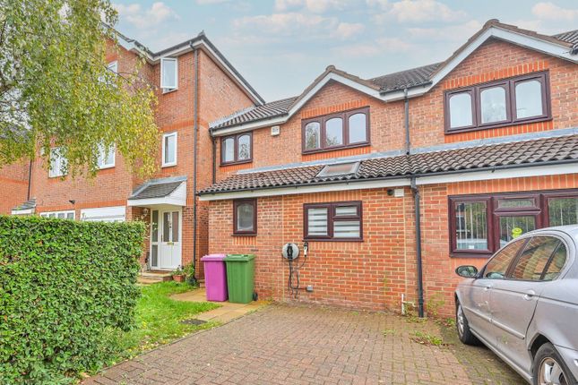 3-bed terraced on Telegraph Place, Isle Of Dogs, £3,300/mo