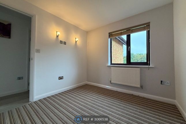 Flat C, Woodley Headland Peartree Bridge, Milton Keynes photo 4