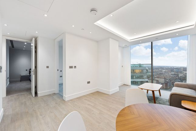 Flat to rent in Bollinder Place, Carrara Tower