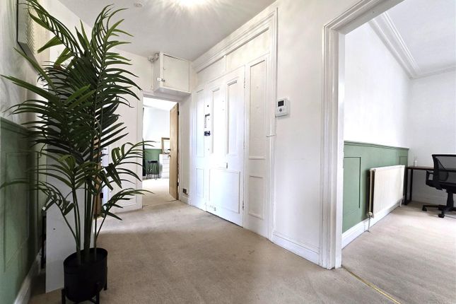 Heber, Mansions, Queen's Club Gardens, London photo 5