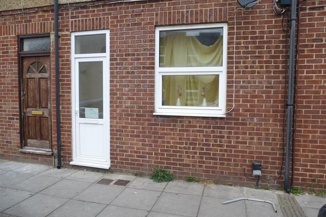 Thumbnail Flat to rent in North End Avenue, Portsmouth
