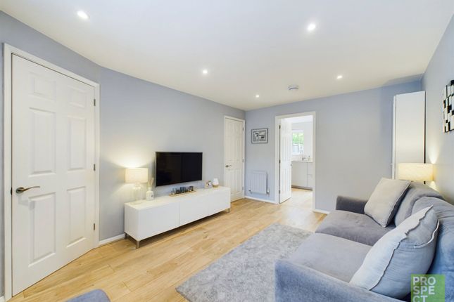 11, Sen Close, Bracknell photo 2