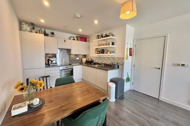 Flat 50 Laurina Apartments, 10 Carnation Gardens, Hayes photo 3