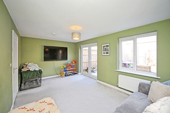 14, Cooper Crescent, Warwickshire photo 4