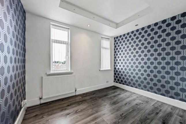 230 Whickham View, Newcastle Upon Tyne photo 5
