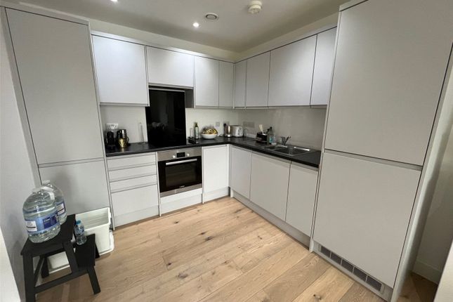 D402, Royal Crescent Apartments, 1, Royal Crescent Road, Hampshire photo 4
