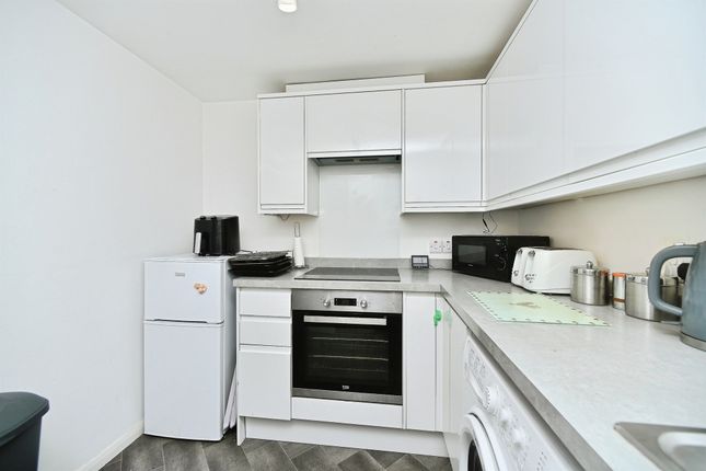 Flat 3, Hoddern House, 272, South Coast Road, Peacehaven photo 4