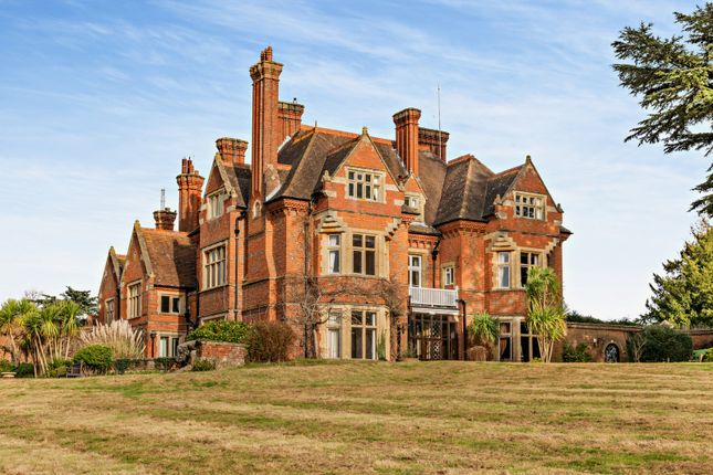 Eastbury Manor,, The Street, Guildford photo 2