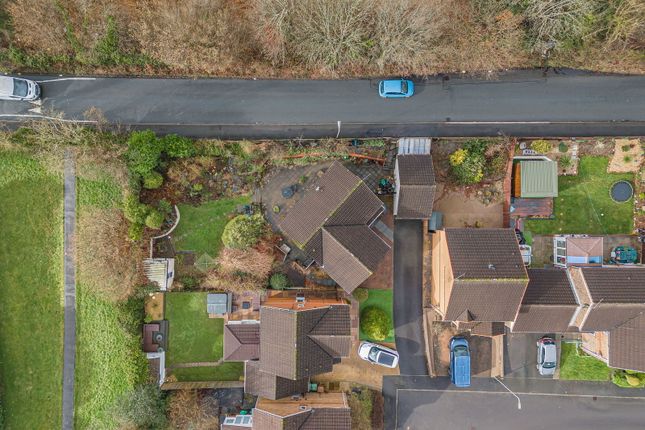 20, Clos Cae Pwll, Treharris photo 2